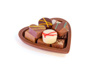 Schokoladenherz gefüllt mit Pralinen, ca. 160g