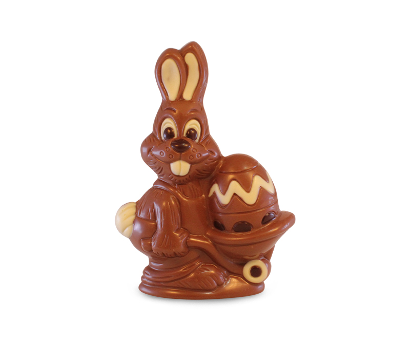 Hase mit Schubkarre aus Vollmilchschokolade, 38% Kakao