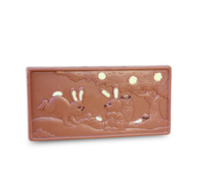 Osterhasen Relieftafel aus Vollmilchschokolade, 38% Kakao